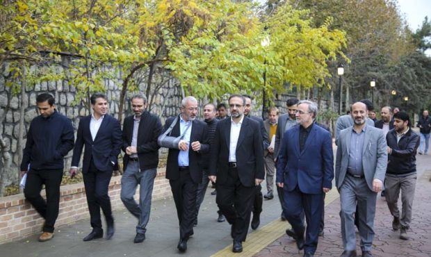 نگهداری درختان حاشیه رودخانه کرج با مراقبت‌های بالینی انجام شده است