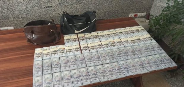 کشف ۶۴۰۰ اسکناس تقلبی دلار/ چهار نفر دستگیر شدند کشف ۶۴۰۰ اسکناس تقلبی دلار/ چهار نفر دستگیر شدند
