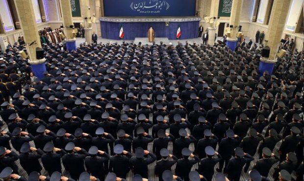 رهبر انقلاب: نباید با آمریکا مذاکره کرد رهبر انقلاب: نباید با آمریکا مذاکره کرد