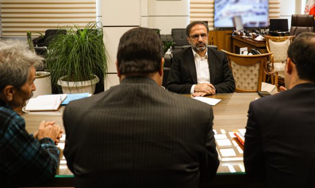 حل مشکل تبعه آفریقای جنوبی در دیدار مردم رئیس کل دادگستری استان البرز/ طرح دعوای اعسار خلاف واقع، جرم است