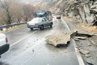 خطر ریزش سنگ و بهمن در جاده‌های کوهستانی البرز